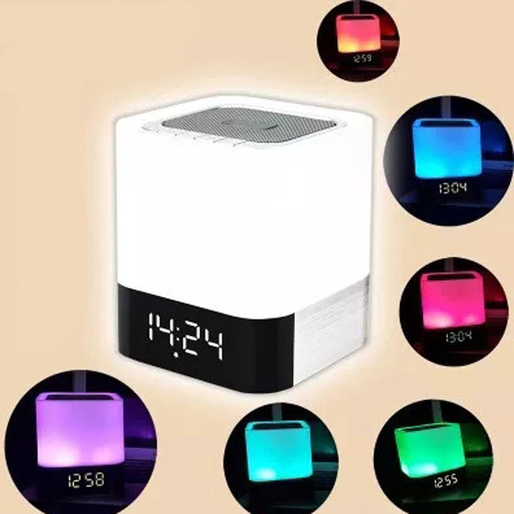 Altavoz Bluetooth con lámpara y despertador